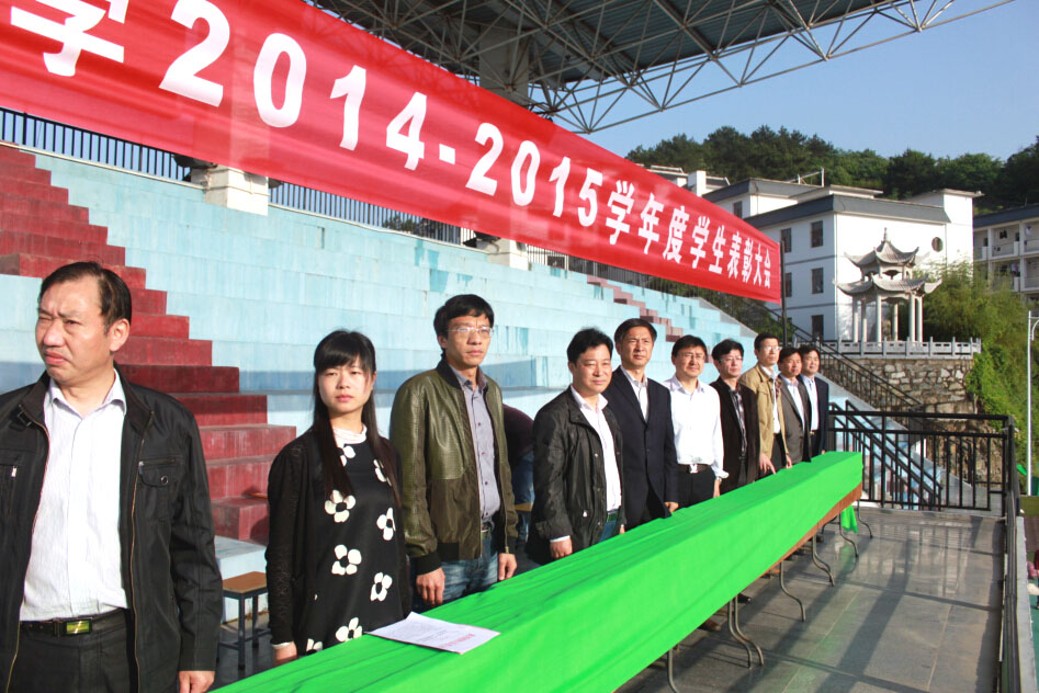 野寨中学召开2014—2015学年度学生表彰大会