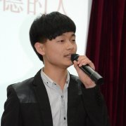 我校举行“学雷锋 做有道德的人”演讲比赛