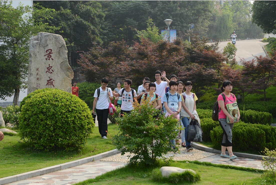 我校2014届考生奔赴县城各考点