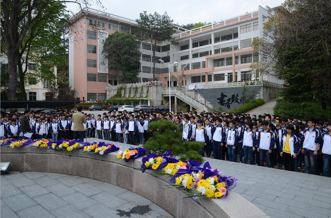 野寨中学开展抗战烈士墓清明祭扫活动