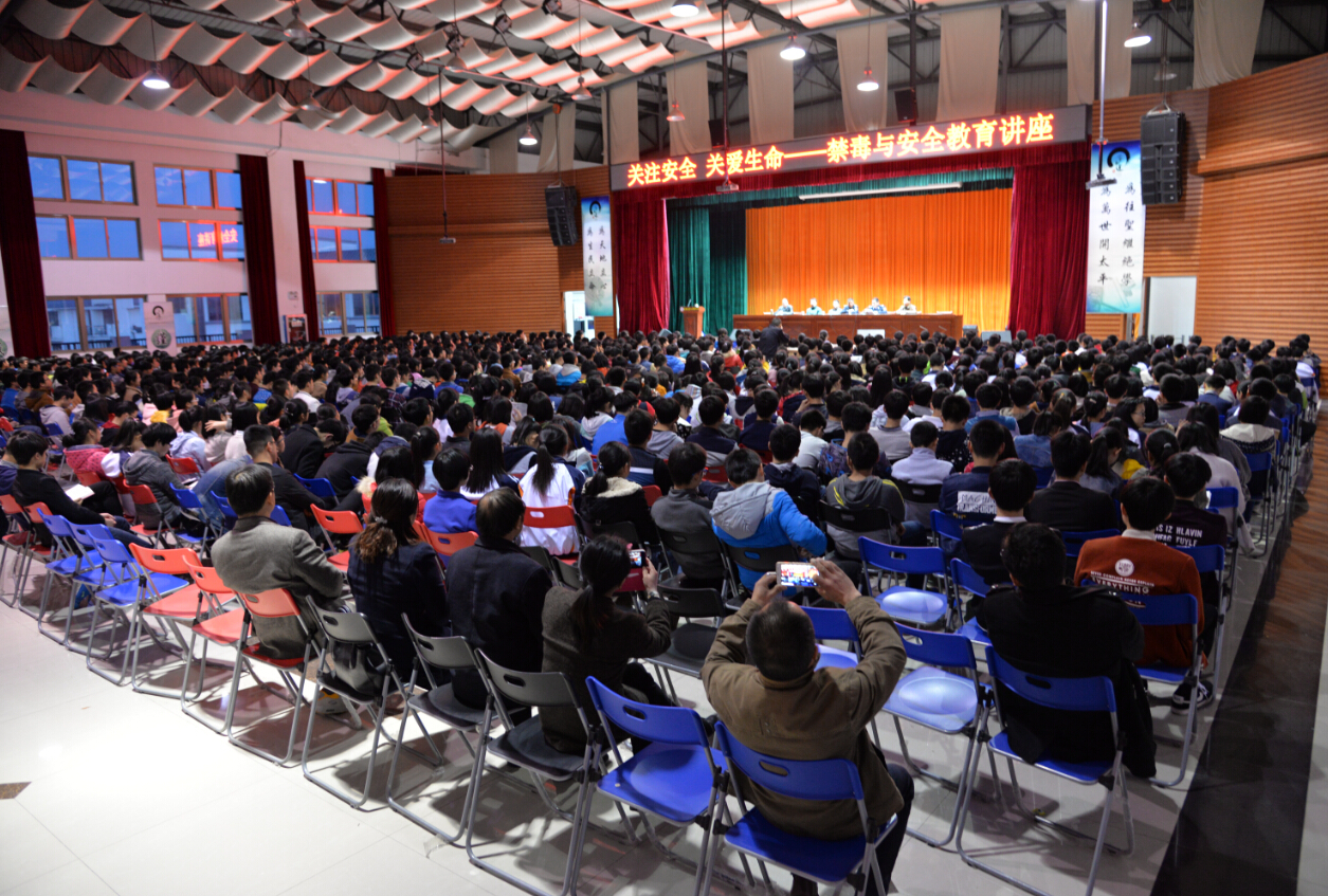 野寨中学举办禁毒与安全教育讲座