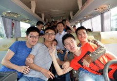 我校2016届高三学生奔赴高考考场