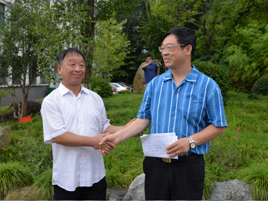 中美青少年友谊桥植树立碑仪式在野寨中学举行