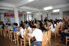与经典同在 与圣贤同行