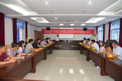 乾库（厦门）投资股份有限公司向野寨中学捐赠图书