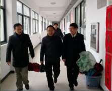 余云霖局长到野寨中学检查开学准备工作