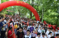 野寨中学隆重举行2019年十八岁成人礼暨毕业典礼
