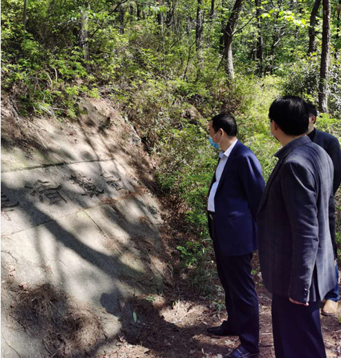 石敬忠局长到我校检查高三模考及疫情防控等工作