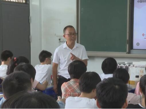 张伟建:教书育人二十载 言传身教铸师德