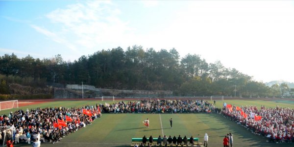 野寨中学举办第十七届校园文体艺术节闭幕式暨元旦团拜仪式