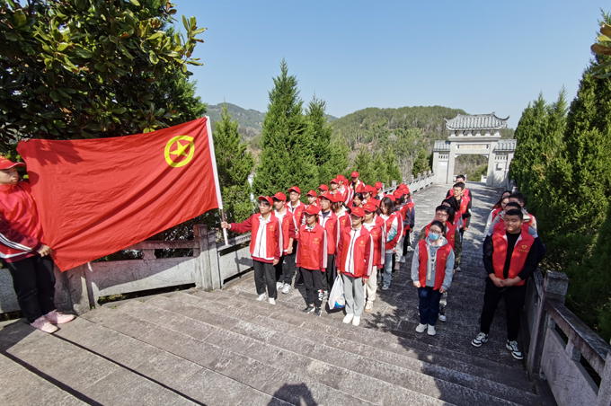 学习雷锋精神，传承红色基因