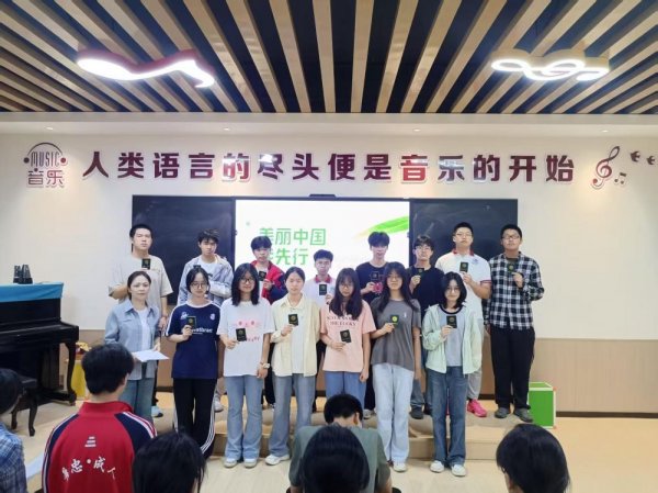 播撒绿色种子，共筑美丽校园
