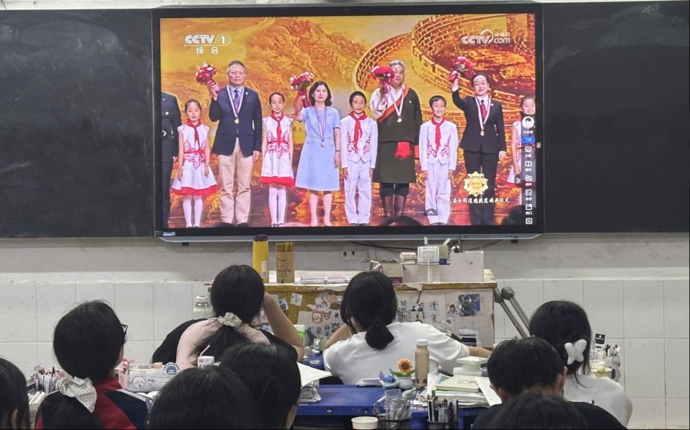 学习榜样精神 汲取奋进力量
