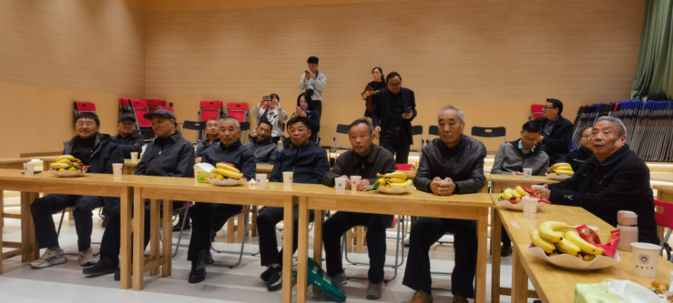 重阳叙旧韵 薪火润师心