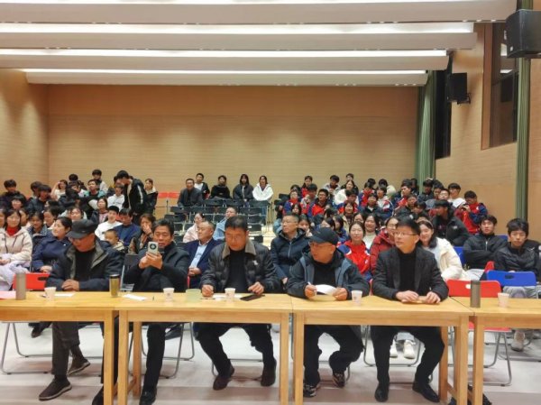 歌声嘹亮颂党恩 激情奋进暖野中