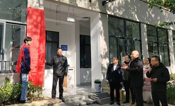 野寨中学图书馆正式开馆！书香满溢启新篇