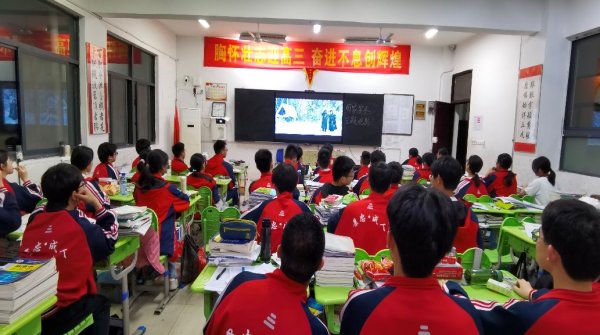 国安之光照亮校园 家国情怀根植心田