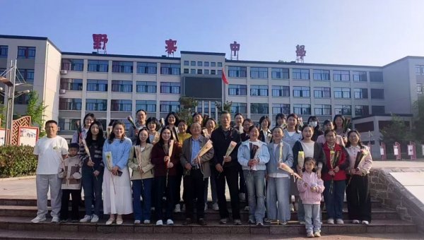四月大别山，花开红艳艳——野寨中学女职工岳西红色行记