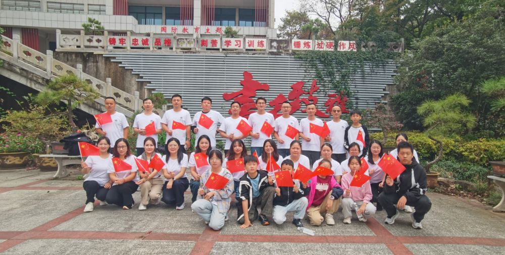 廿载归来忆韶华 情系野寨再启航